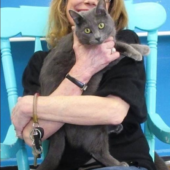 MEET YOUR POSHER! A TOP SELLER & MENTOR. - Picture 2 of 5